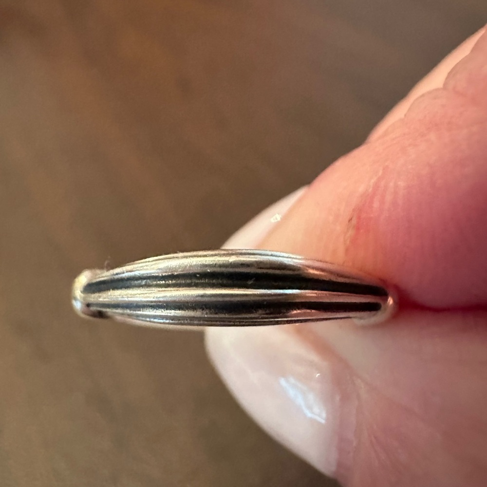 Lagos Sterling Silver Fluted Stacking Ring Size 7. Never worn, NWOT. - Picture 3 of 9